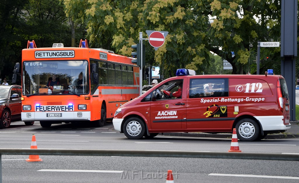 Koelner Seilbahn Gondel blieb haengen Koeln Linksrheinisch P361.JPG - Miklos Laubert